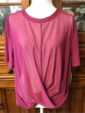 NWT Isabella Activewear Twist Front Mesh Top